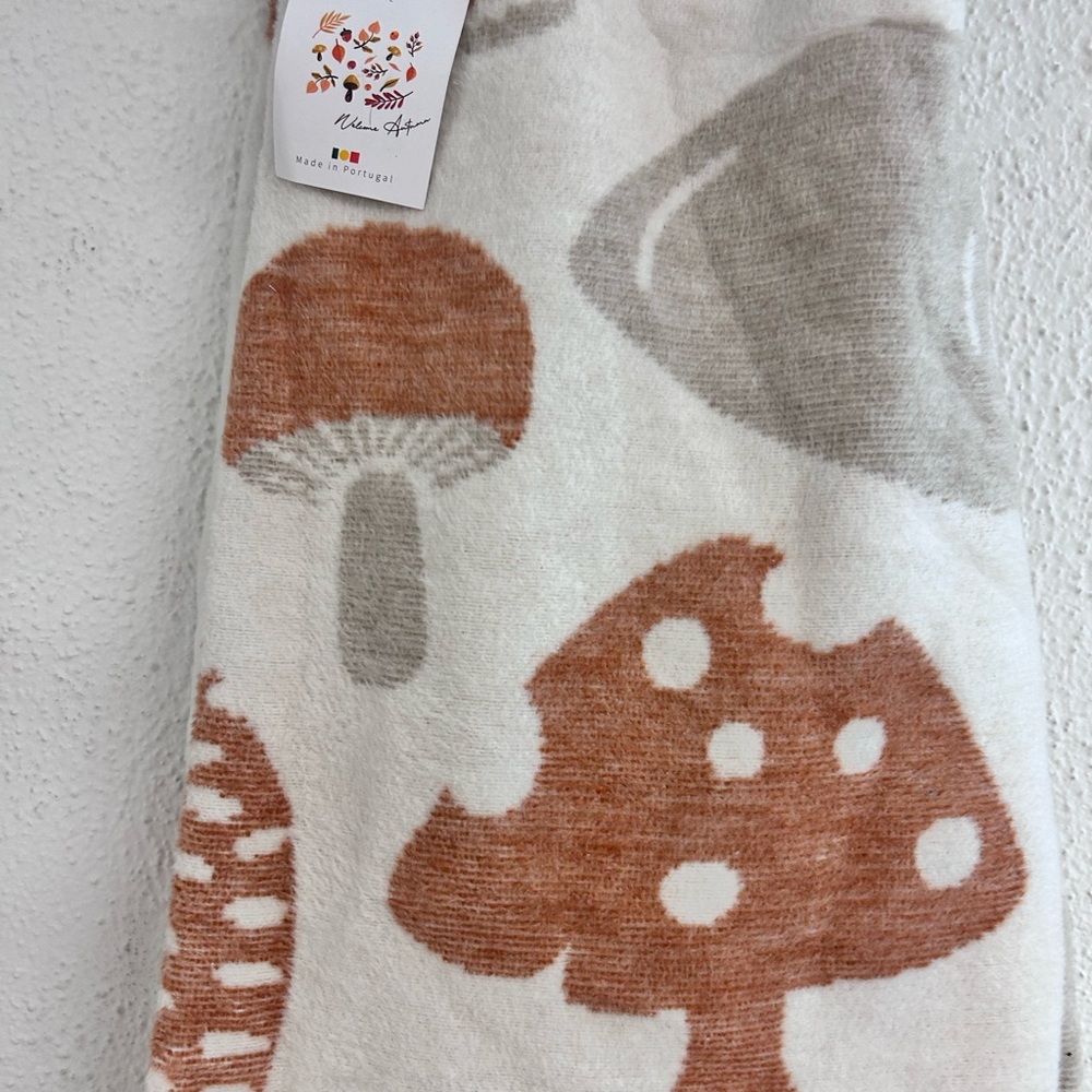 NEW! Docofil MUSHROOM Print Throw Neutral Blanket - Picture 5 of 9